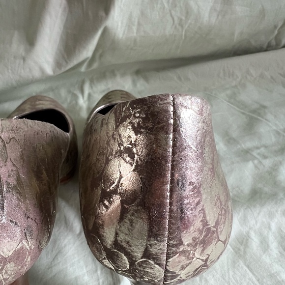 Moda Spana Size 11 Gold Pumps Heel 4” Front 0.75” Leather #But5 - Picture 5 of 6